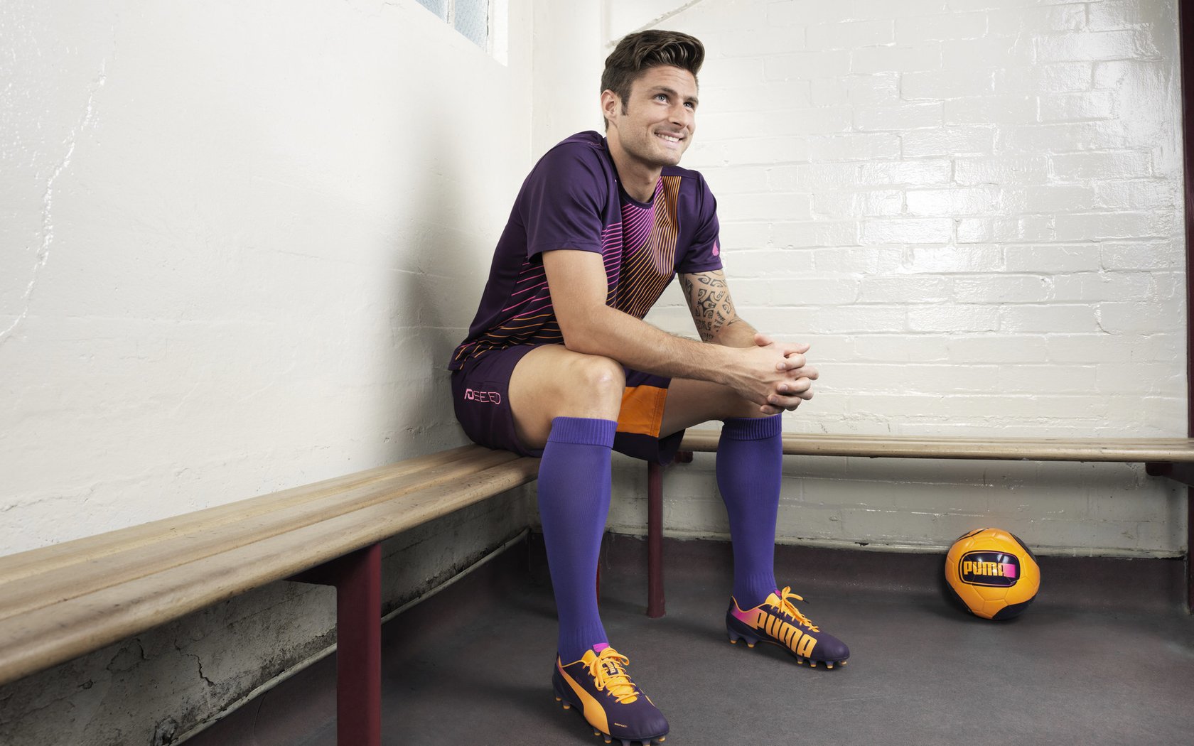 小组赛首轮爆冷，黑马球队登上头条，黑马队伍